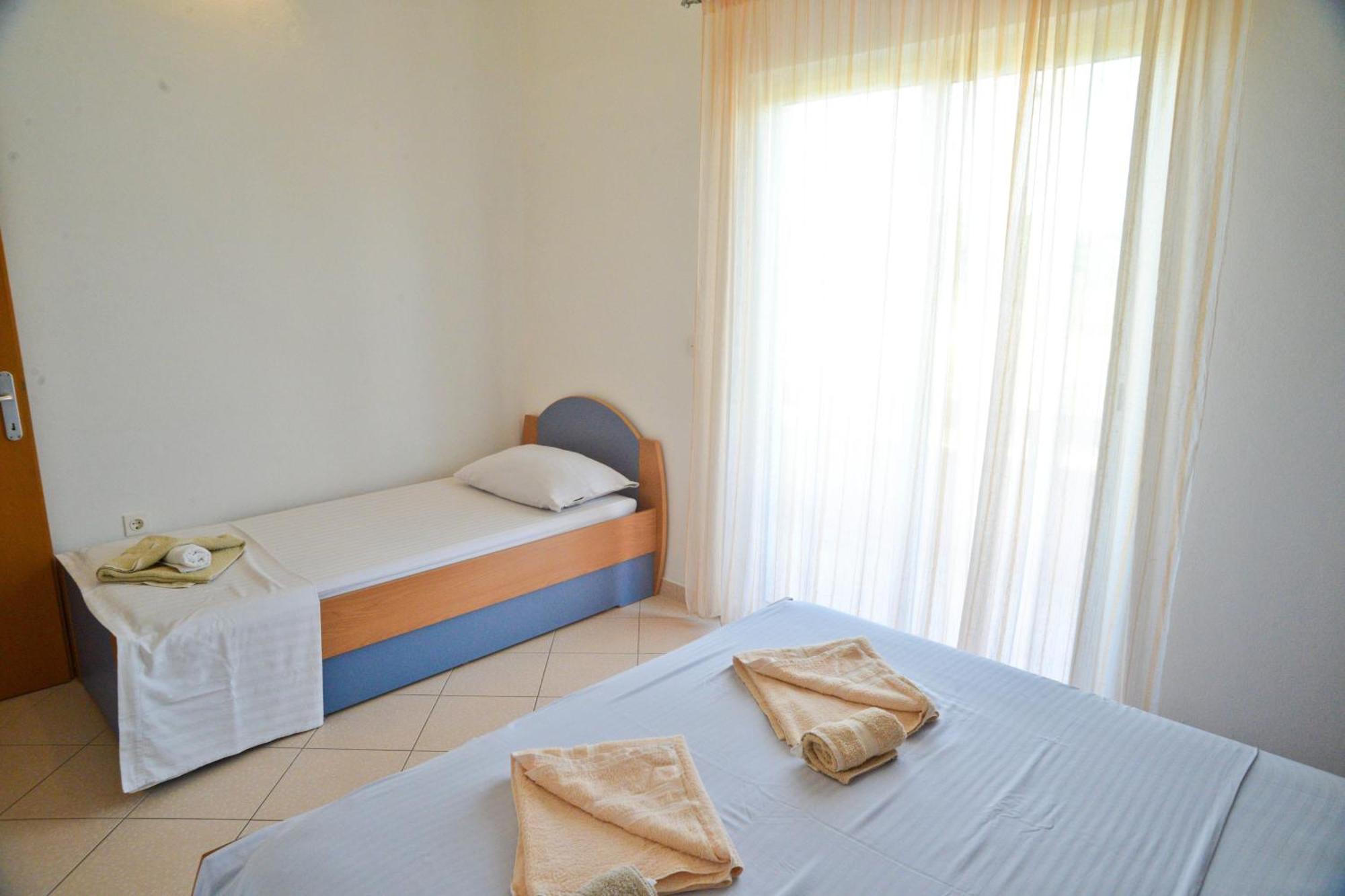 Apartments Lonic Kukljica Pokoj fotografie