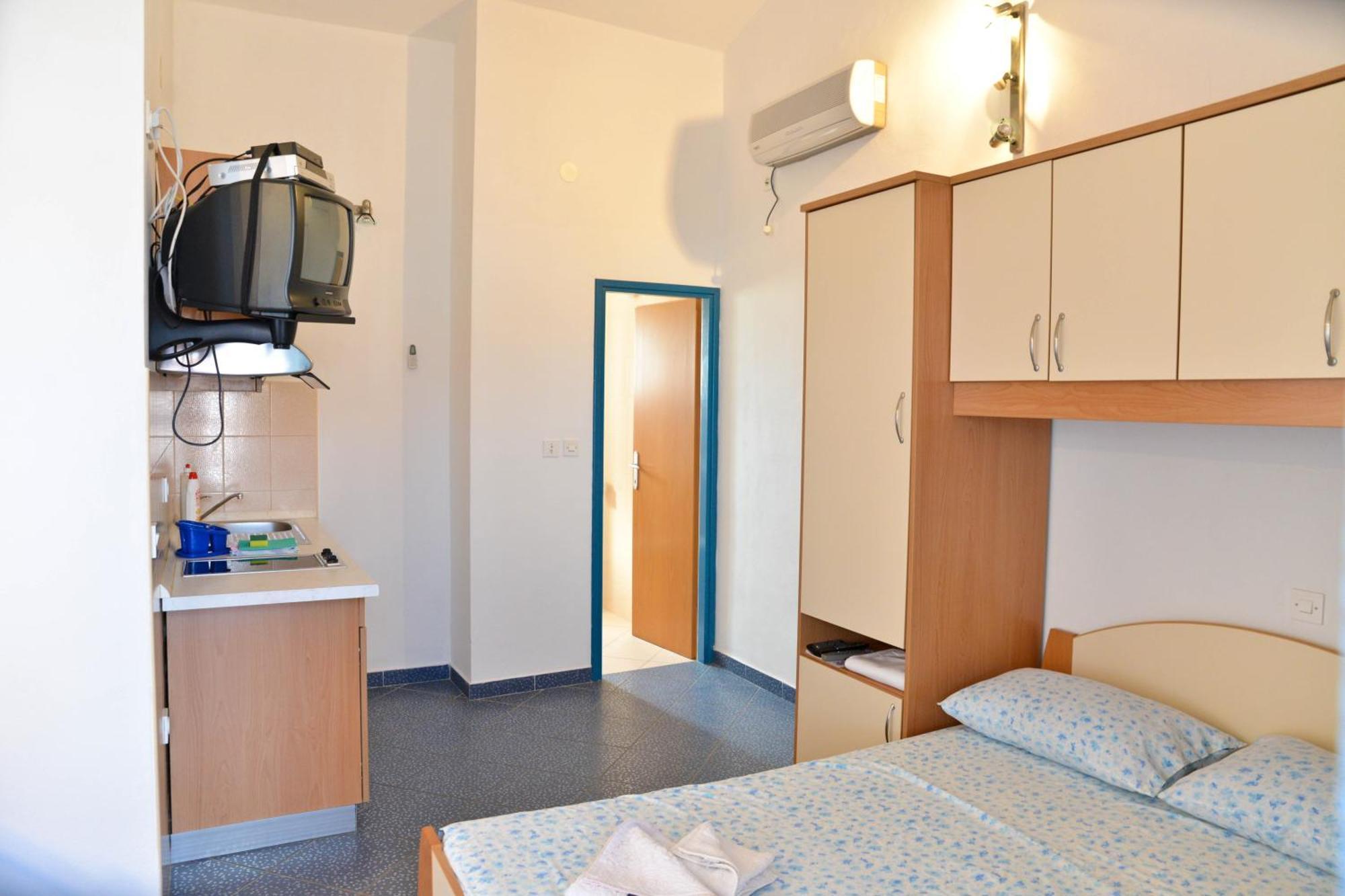 Apartments Lonic Kukljica Pokoj fotografie